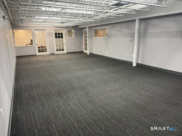 Foto 6 de Local comercial en renta en 3850 Main Street #Lower Level, Bridgeport, CT — $1,250/mes