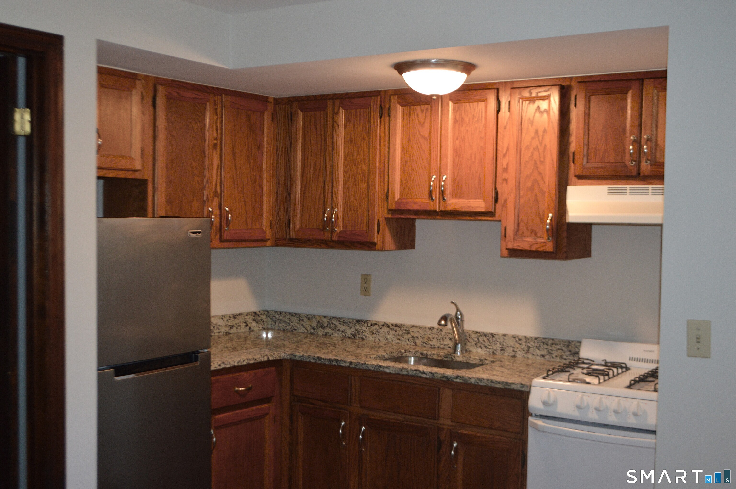 Foto 2 de Apartamento en renta en 23 Hospital Avenue #Bldg 23B Apt - D, Danbury, CT — $1,400/mes