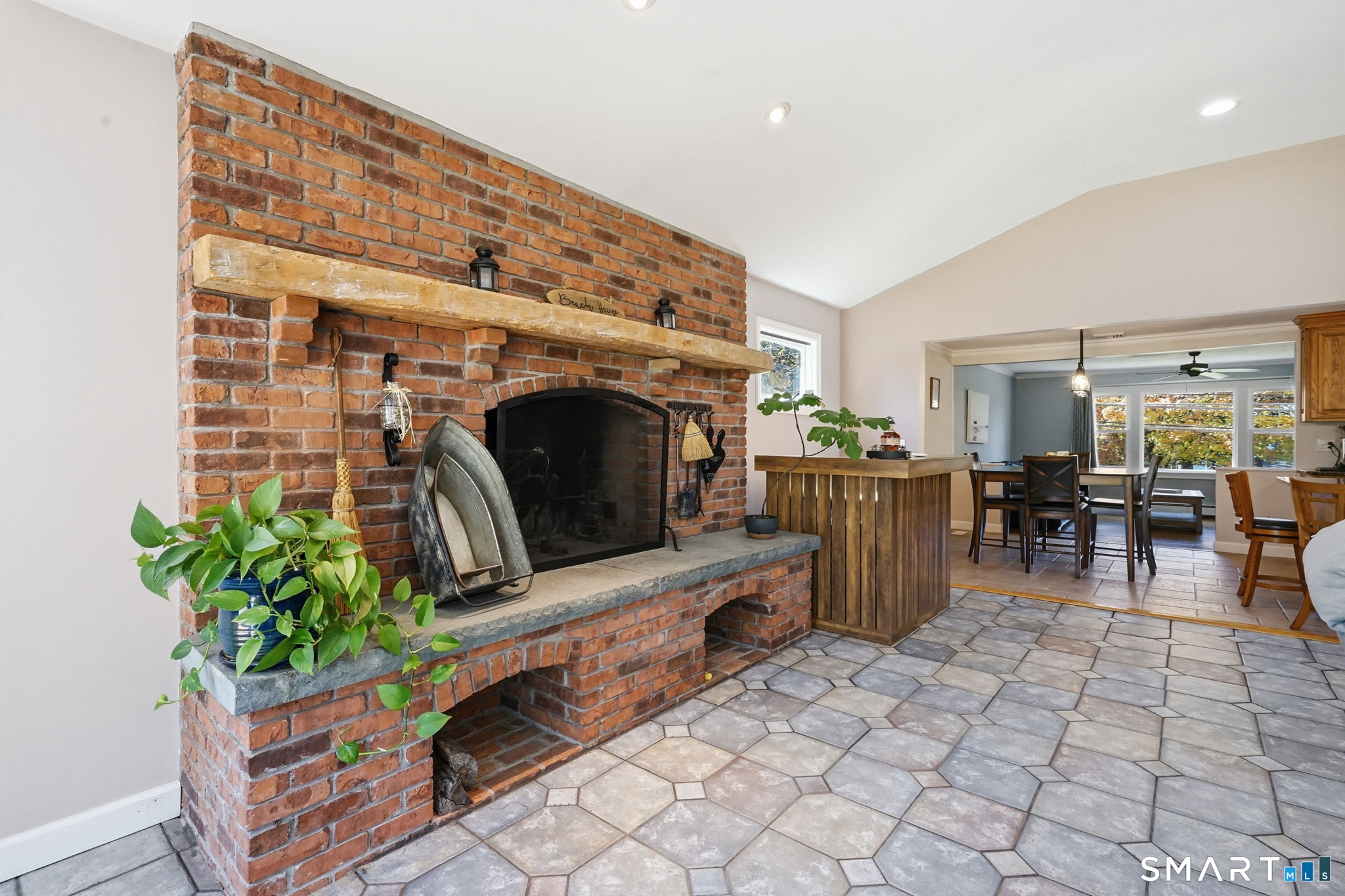 552 Long Hill photo 18
