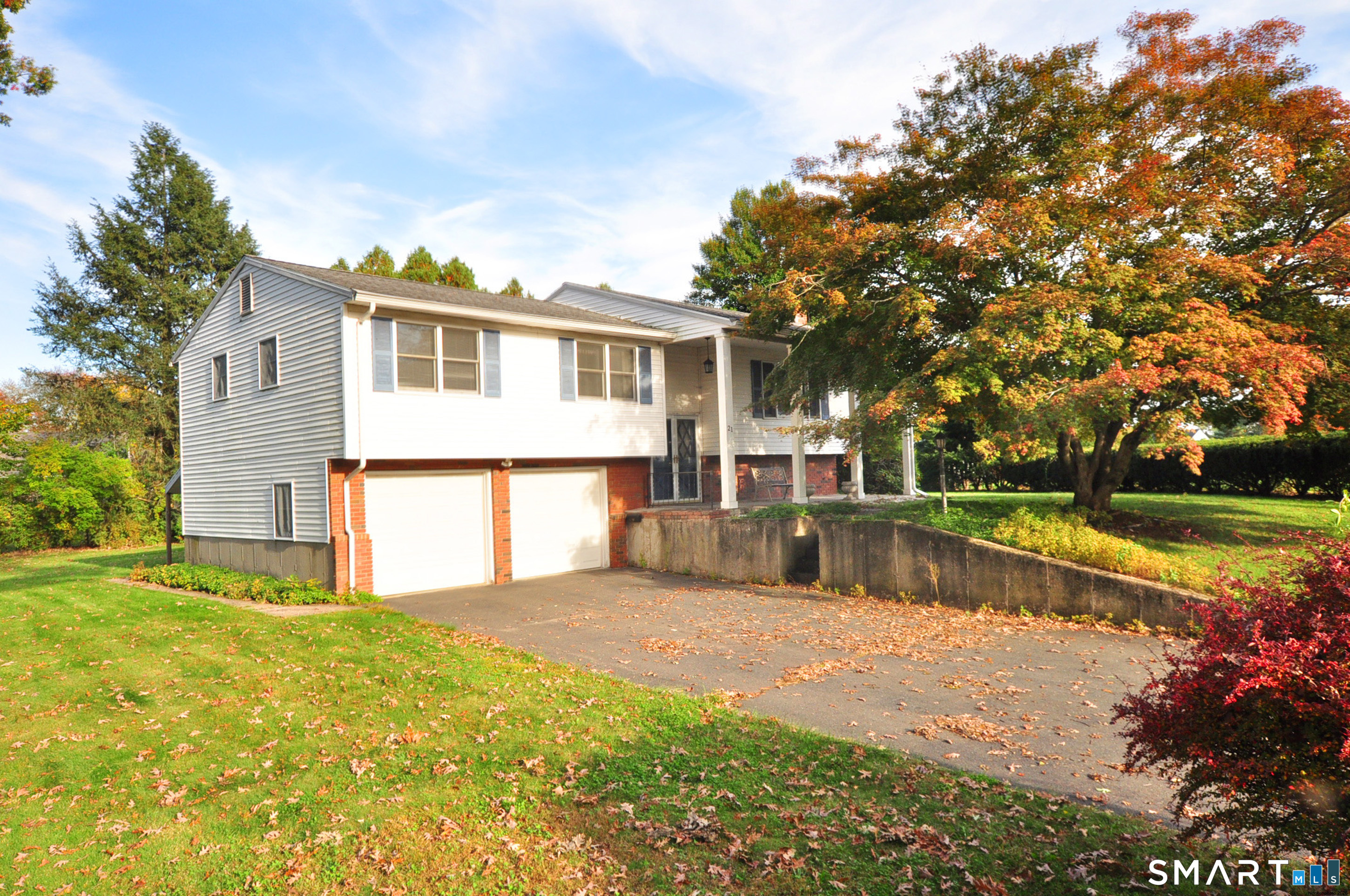 Photo 3 of Single family home for sale at 21 Lady Slipper Ln, Bristol, CT 06010 | MLS# 24214593 | Listing updated on 2026-10-30