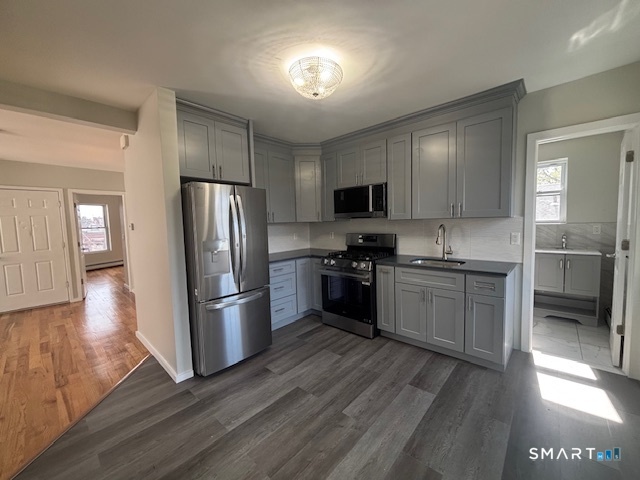 Foto 4 de Apartamento en renta en 561 Hollister Avenue #3, Bridgeport, CT — $2,000/mes