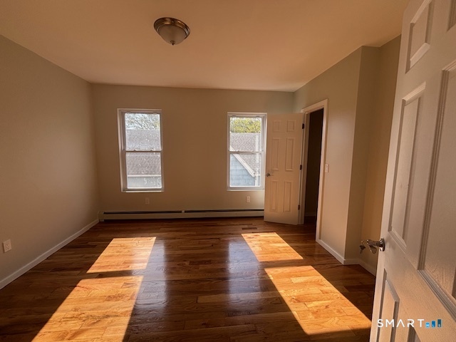 Foto 6 de Apartamento en renta en 561 Hollister Avenue #3, Bridgeport, CT — $2,000/mes