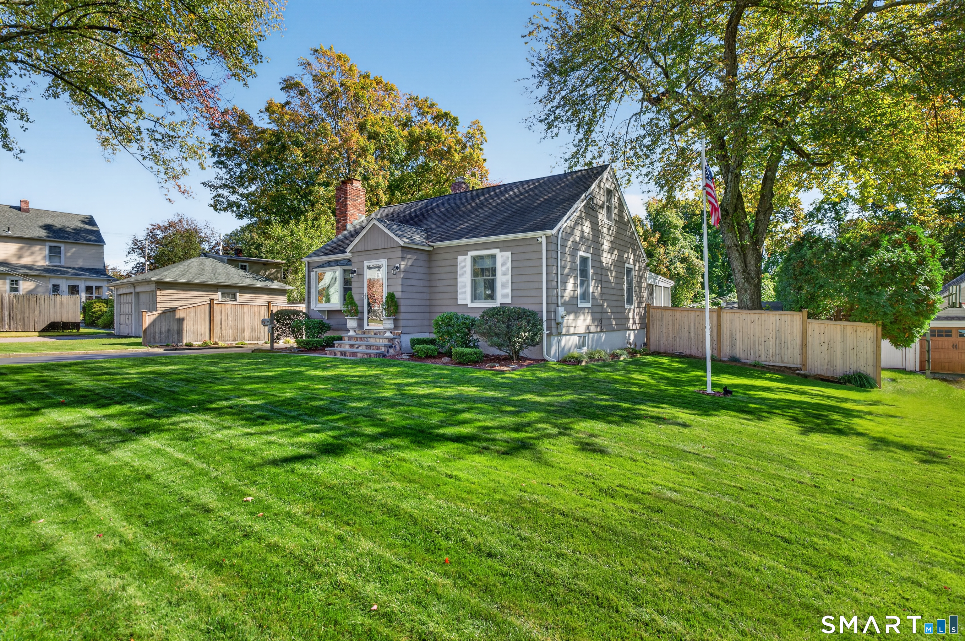 Foto 1 de Casa en venta en 35 Highlawn Road, Fairfield, CT — $739,900