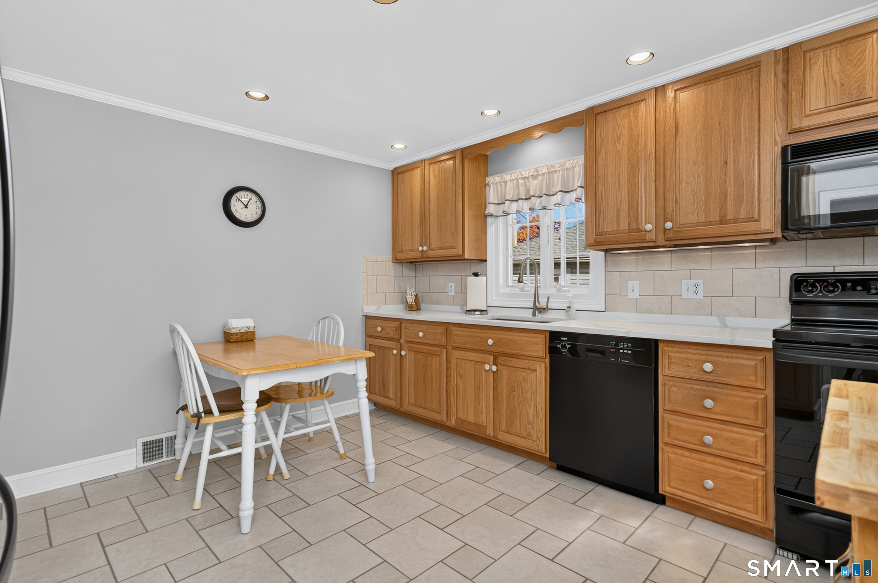 35 Highlawn Road — photo 11