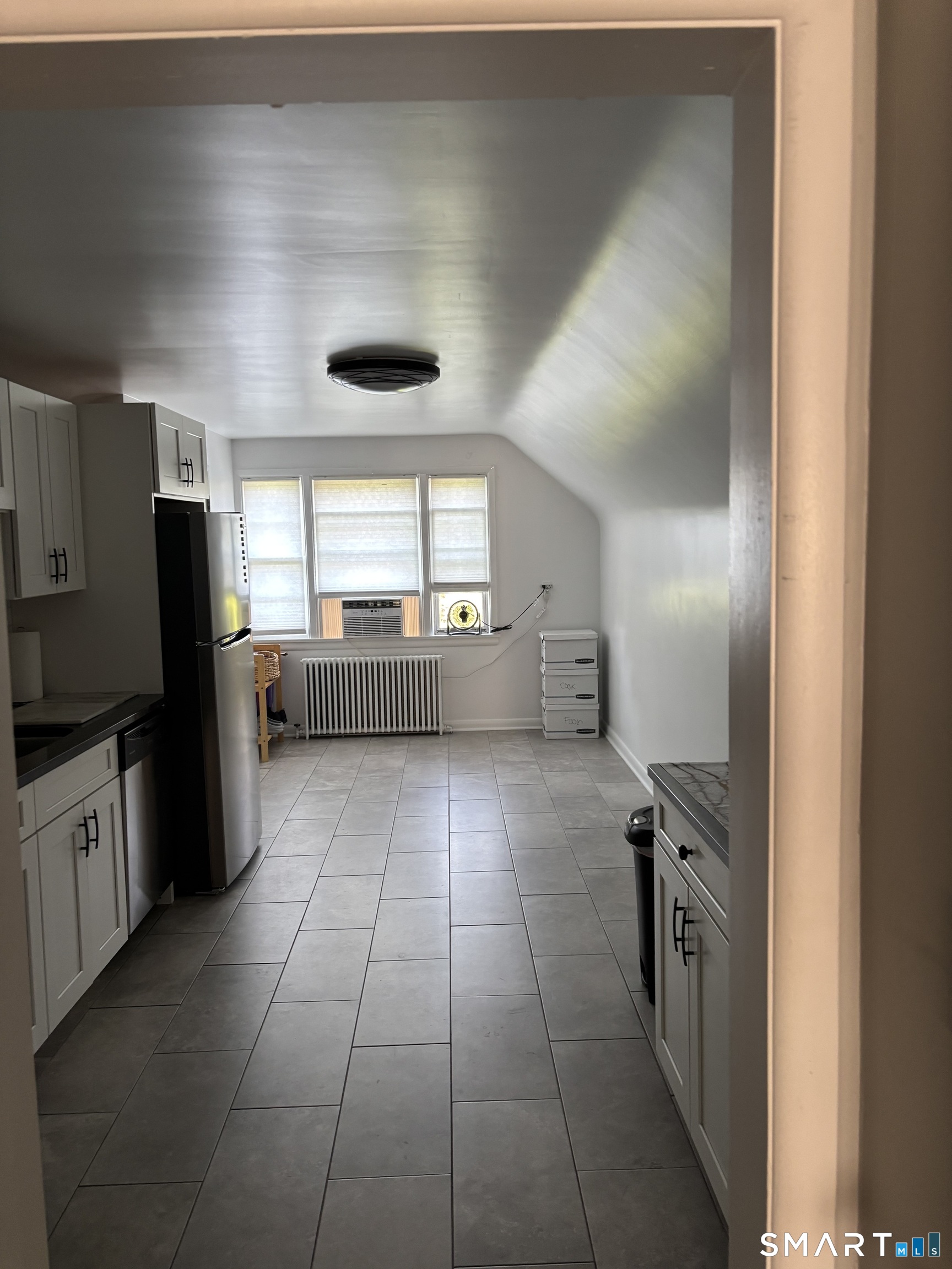 433 Thompson photo 11