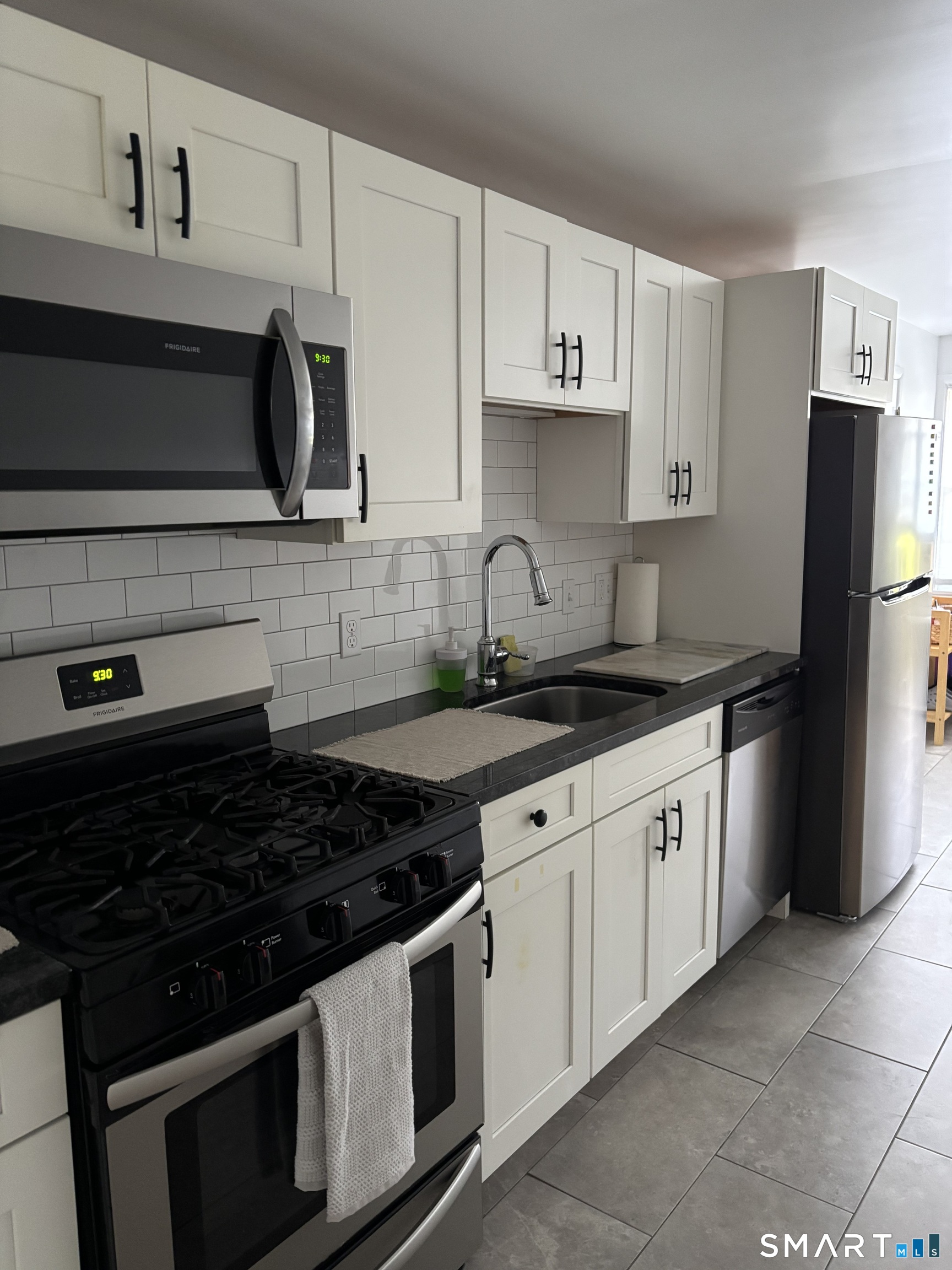 433 Thompson photo 14