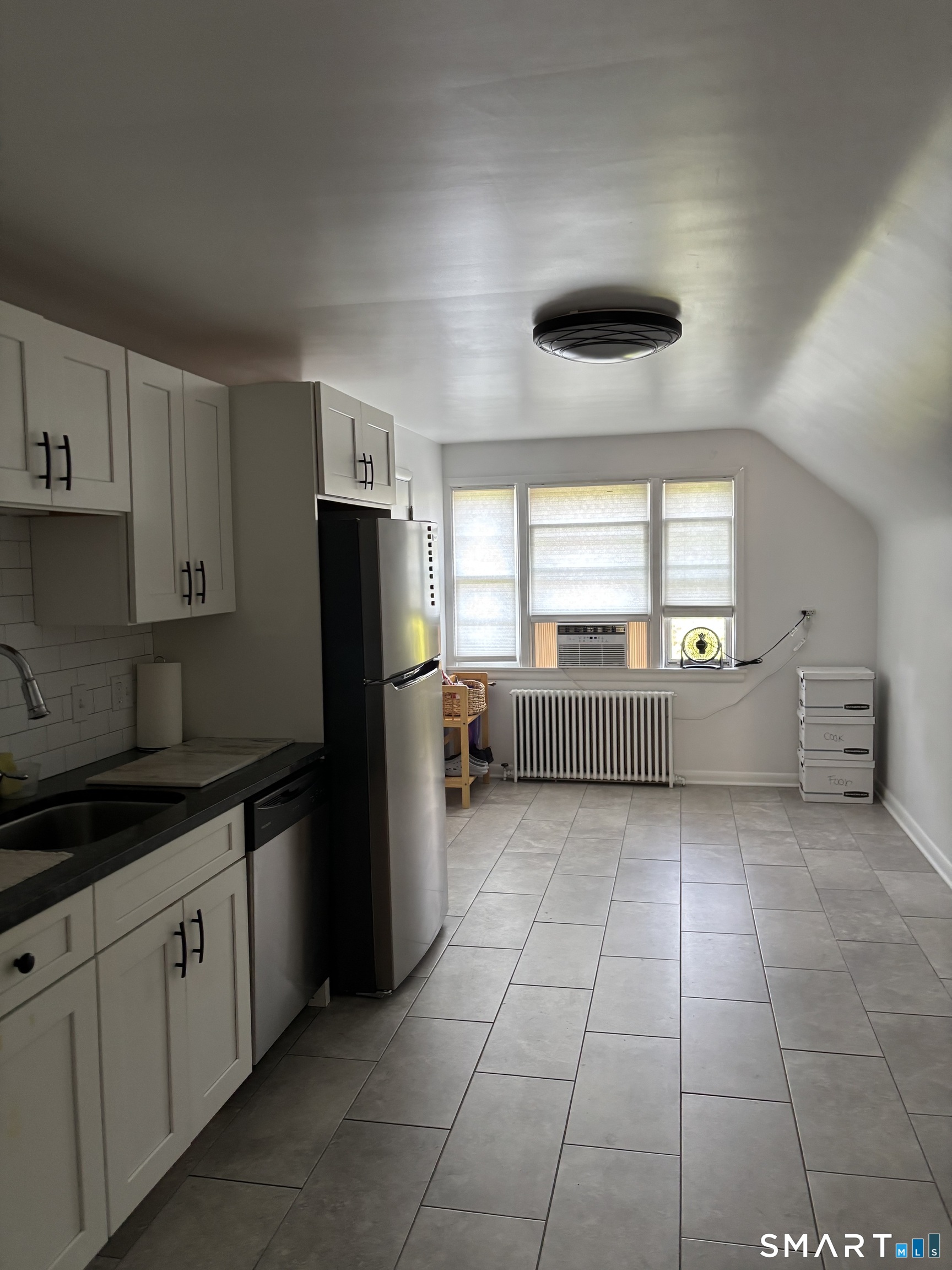 433 Thompson photo 16