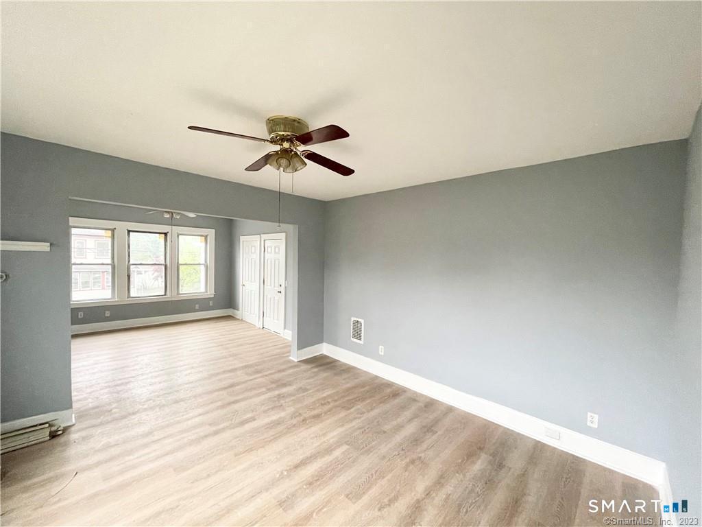 Foto 6 de Apartamento en renta en 173 Coleman Street #2Nd Fl, Bridgeport, CT — $2,000/mes