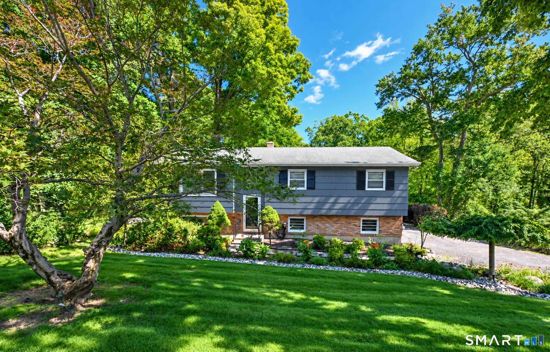 Foto 1 de Casa en venta en 14 Indian Hill Road, New Fairfield, CT — $525,000