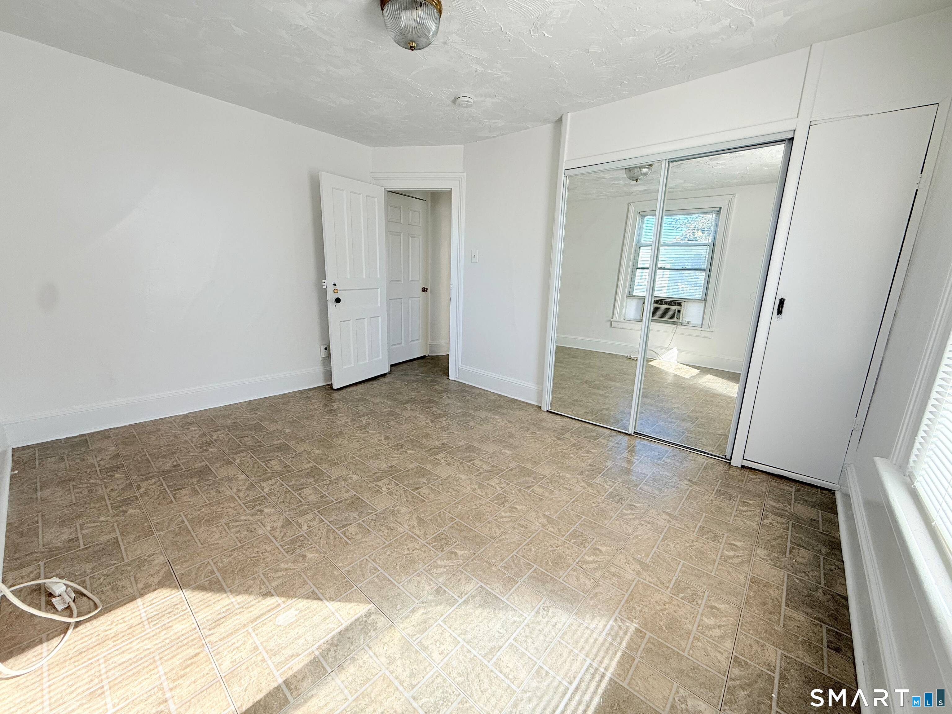 Foto 8 de Apartamento en renta en 520 William Street #2, Bridgeport, CT — $2,200/mes
