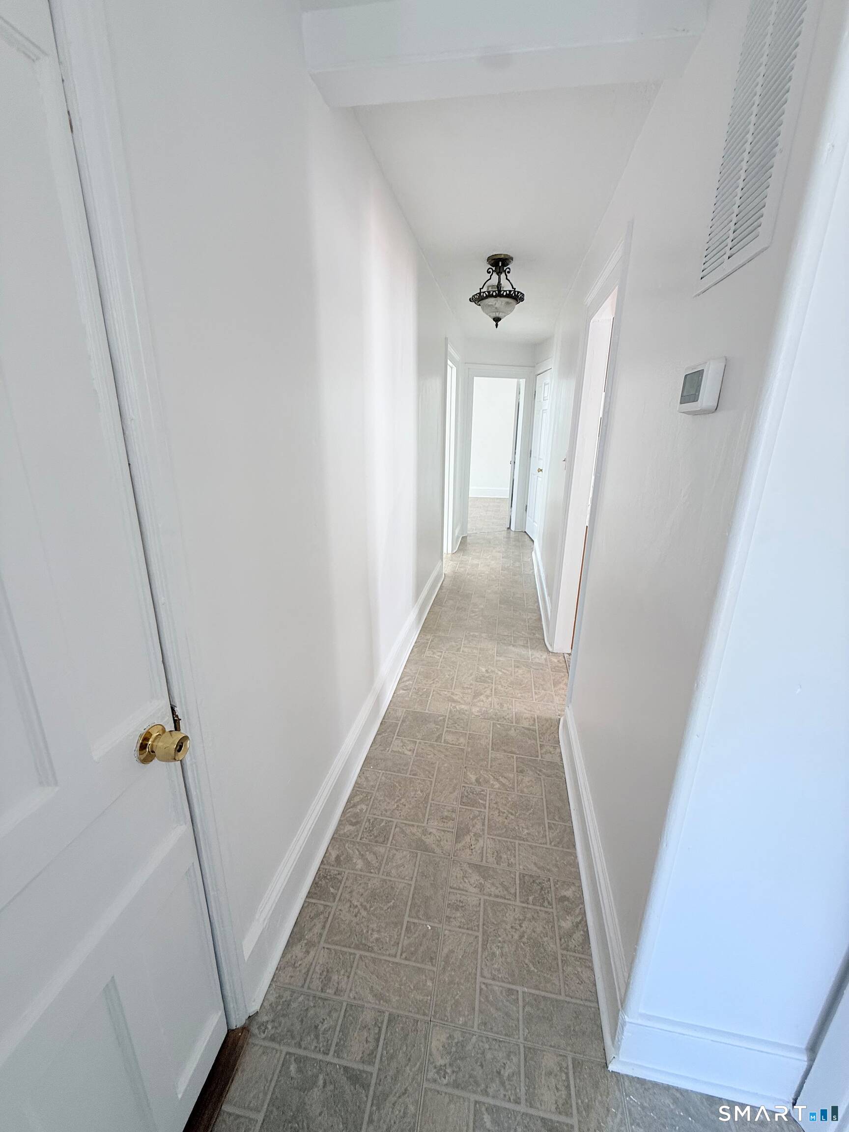 Foto 9 de Apartamento en renta en 520 William Street #2, Bridgeport, CT — $2,200/mes