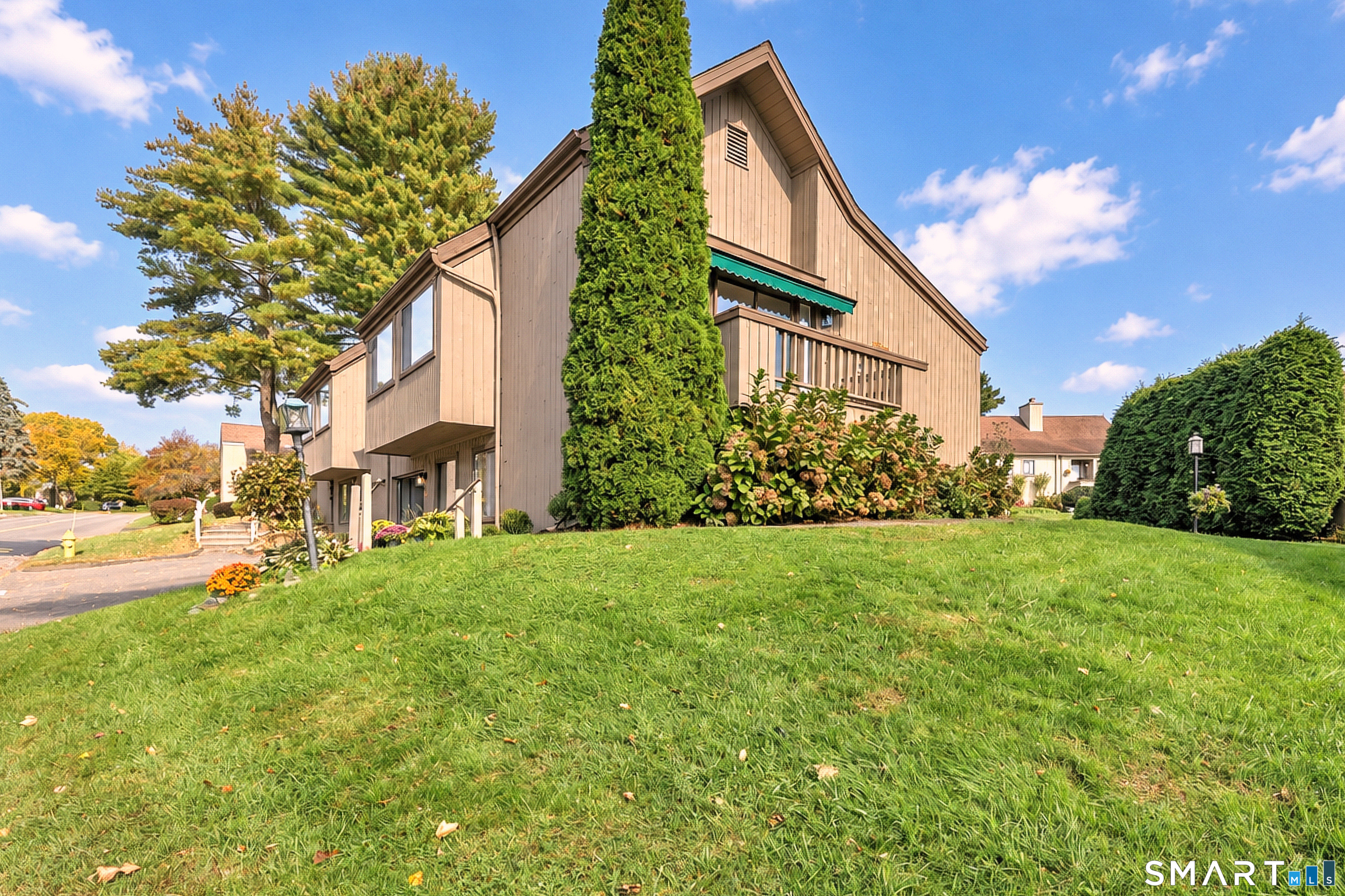Foto 1 de Condominio en venta en 443 North Trail #B, Stratford, CT — $399,000