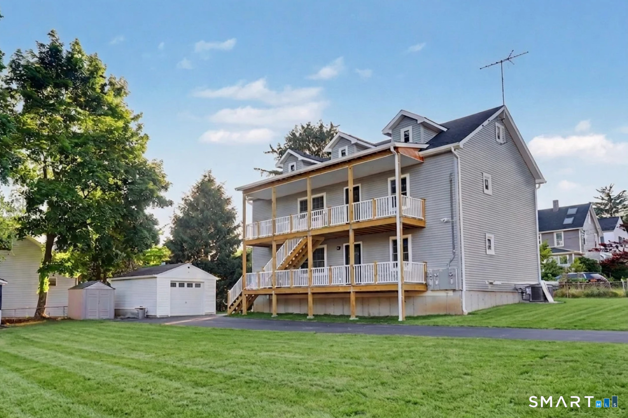 Foto 1 de Apartamento en renta en 8 Benson Road #1, Bethel, CT — $3,500/mes