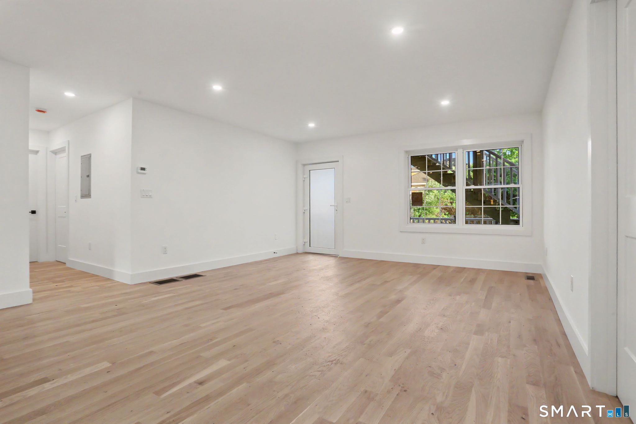 Foto 4 de Apartamento en renta en 8 Benson Road #1, Bethel, CT — $3,500/mes