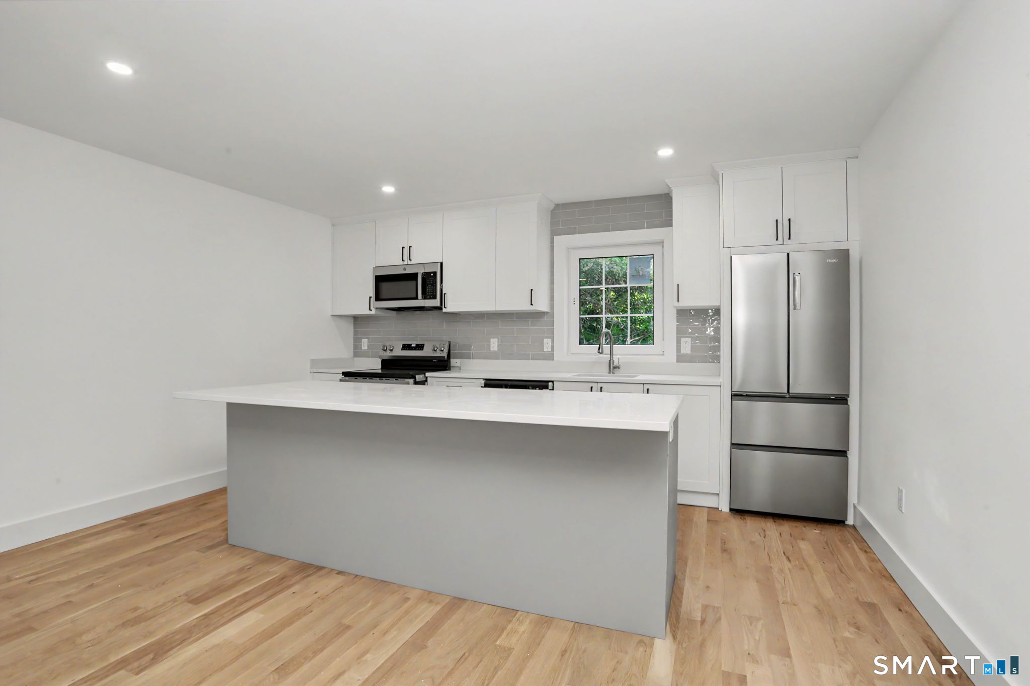Foto 5 de Apartamento en renta en 8 Benson Road #1, Bethel, CT — $3,500/mes