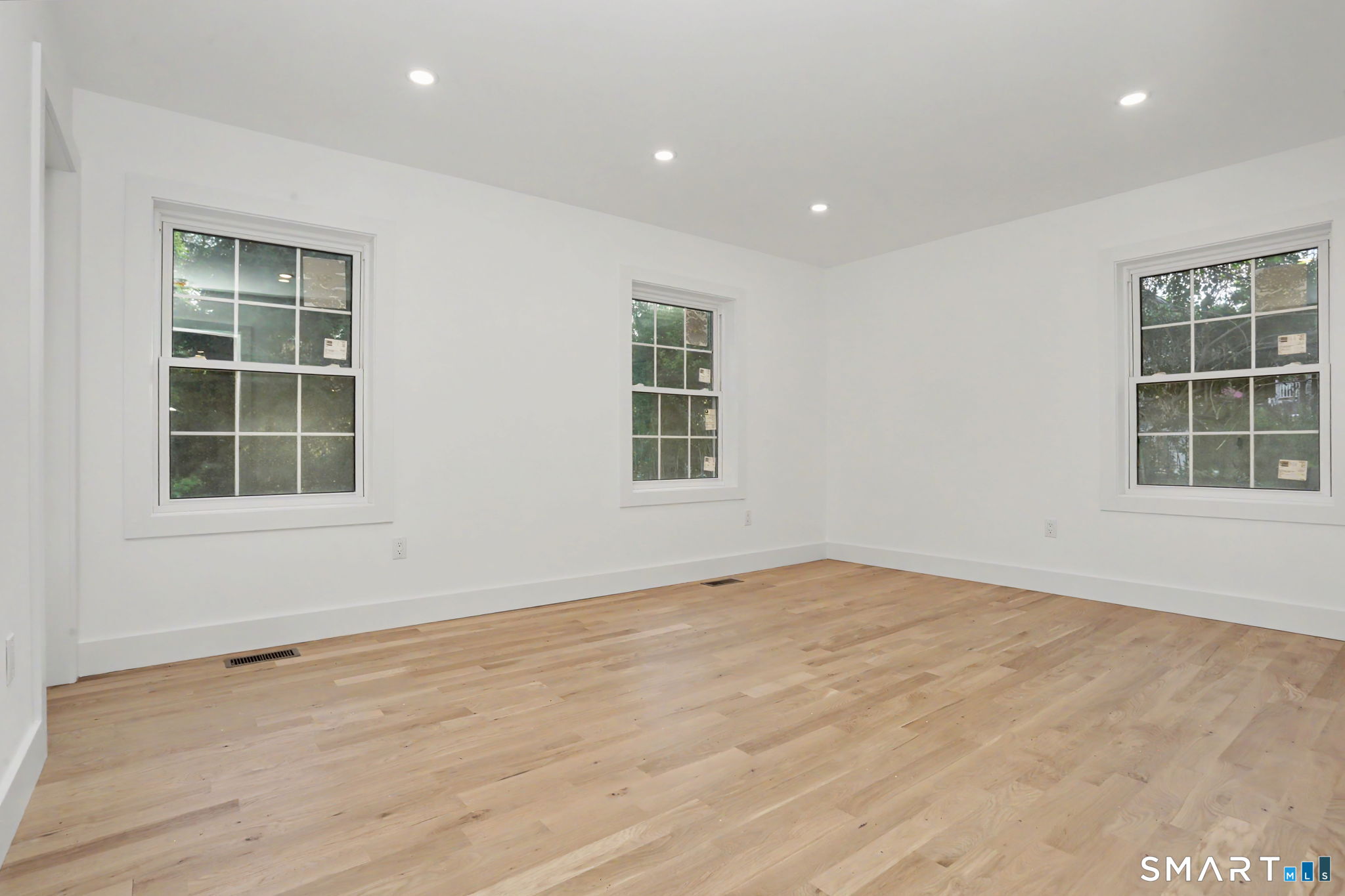 Foto 8 de Apartamento en renta en 8 Benson Road #1, Bethel, CT — $3,500/mes