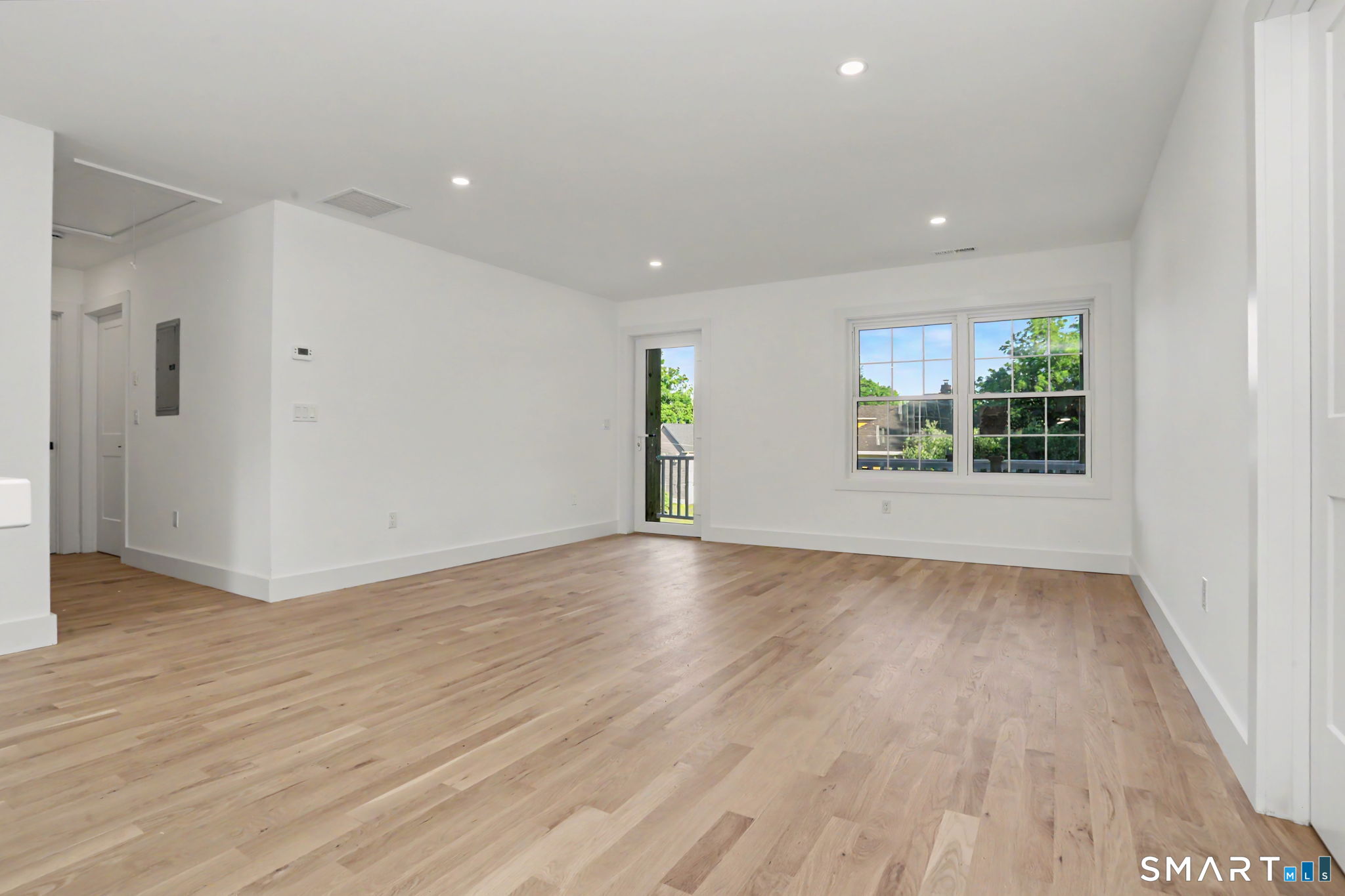 Foto 6 de Apartamento en renta en 8 Benson Road #2, Bethel, CT — $3,500/mes