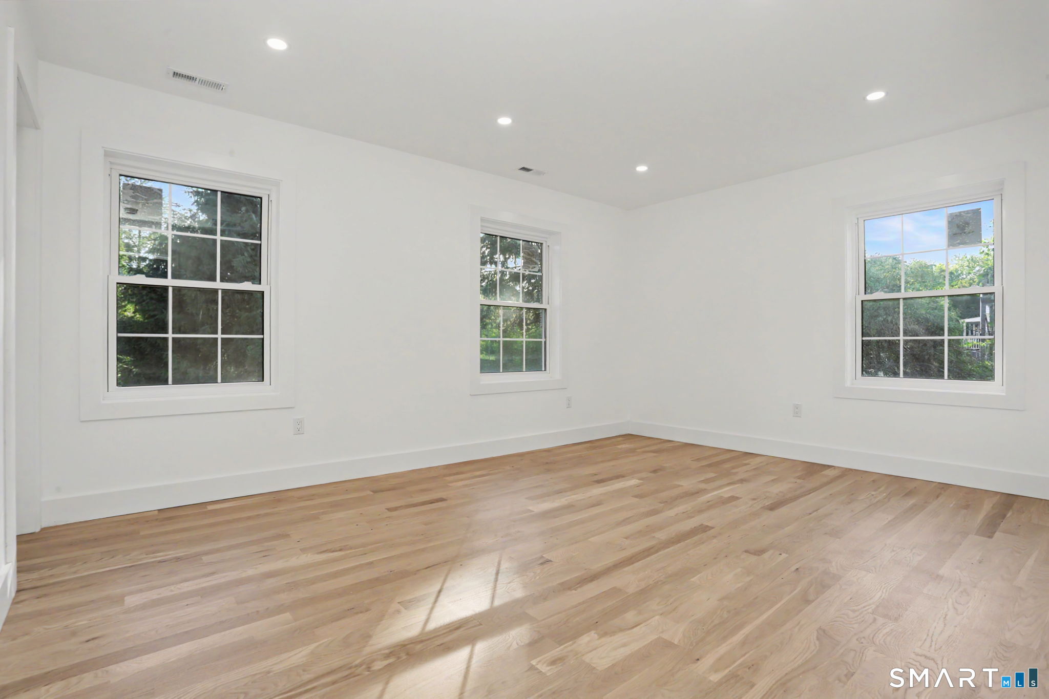 Foto 7 de Apartamento en renta en 8 Benson Road #2, Bethel, CT — $3,500/mes
