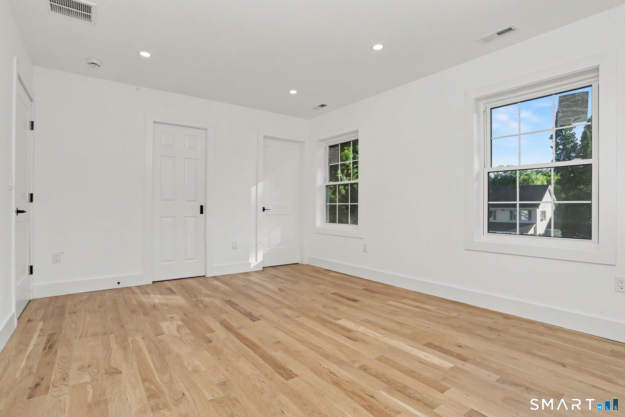 Foto 8 de Apartamento en renta en 8 Benson Road #2, Bethel, CT — $3,500/mes