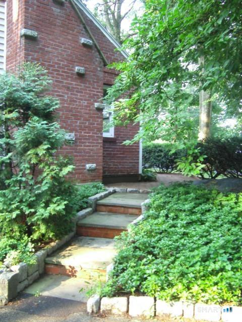 Foto 2 de Casa en renta en 407 West Hill Road, Stamford, CT — $6,700/mes
