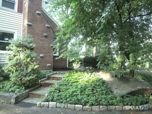 Foto 1 de Casa en renta en 407 West Hill Road, Stamford, CT — $6,700/mes