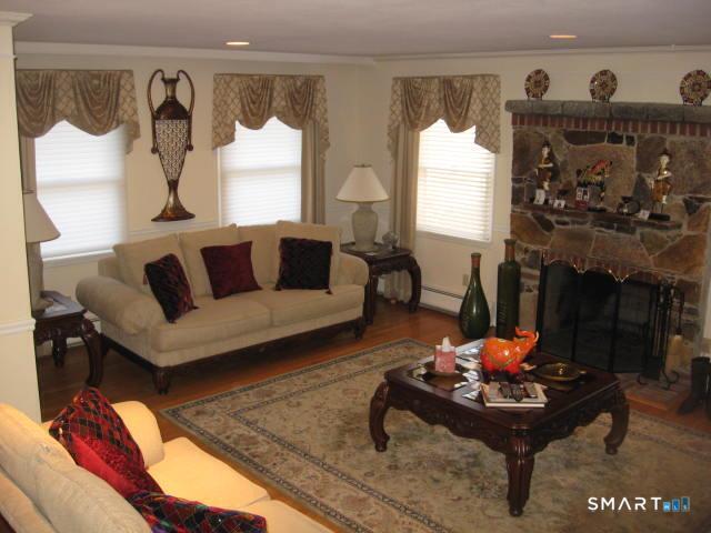Foto 8 de Casa en renta en 407 West Hill Road, Stamford, CT — $6,700/mes