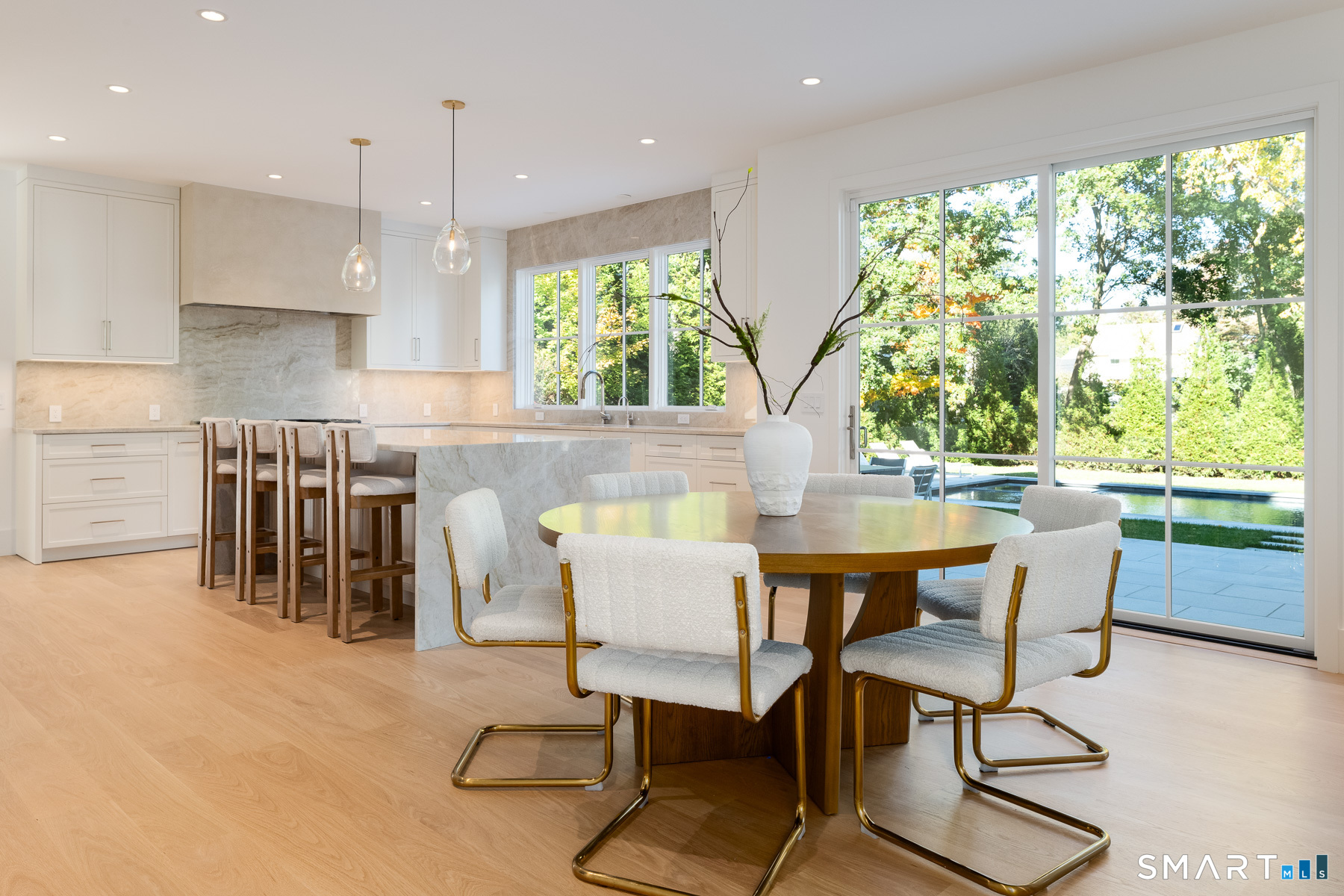 24 Oak Grove photo 9