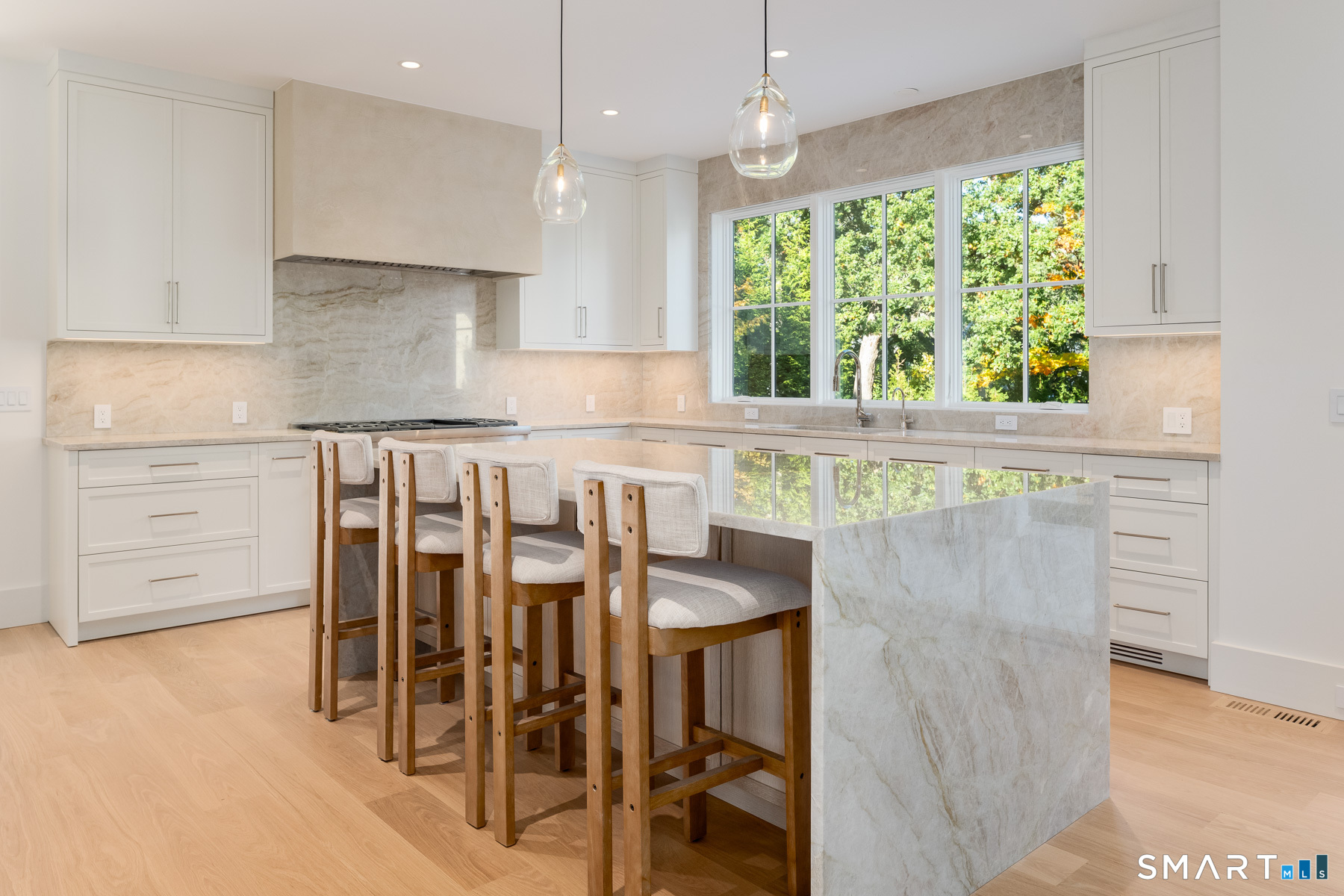 24 Oak Grove photo 12