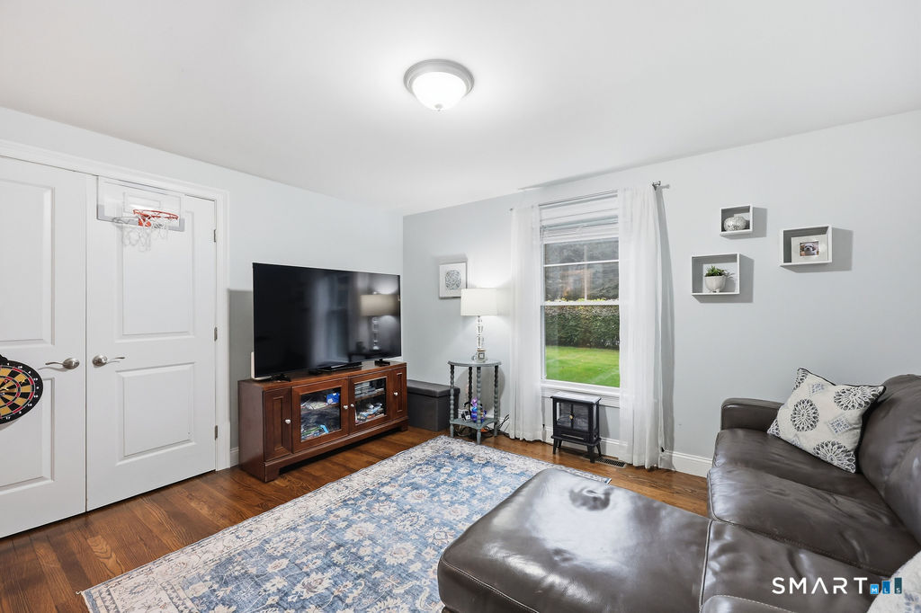 11 Fairlawn Street photo 18