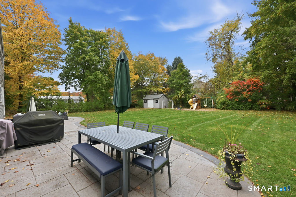 11 Fairlawn Street photo 23