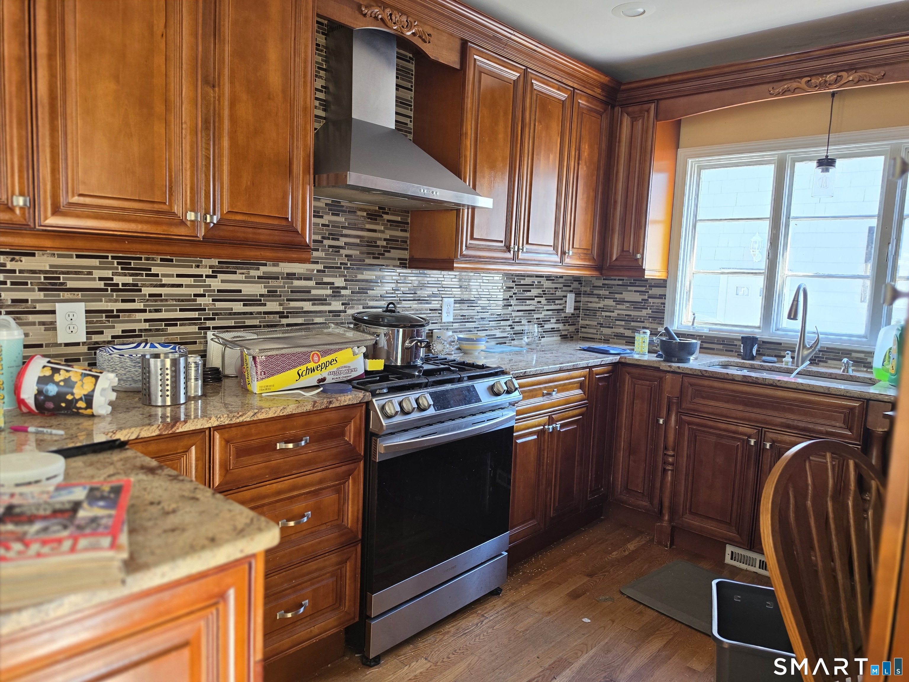 437 Woodstock Avenue photo 10