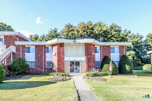 40 Candlewood Lake, Unit 4, New Milford