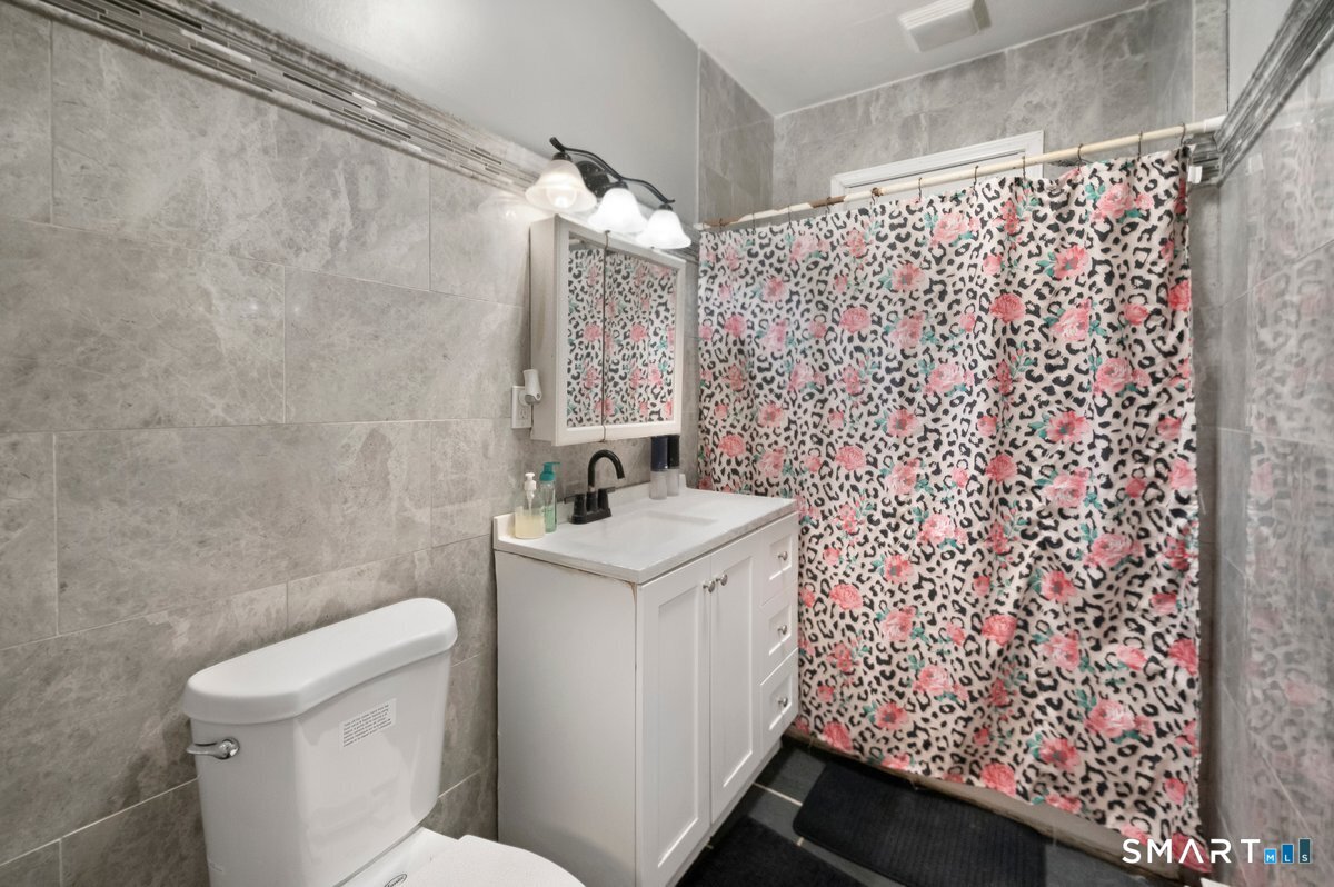 210 Maple Street photo 15