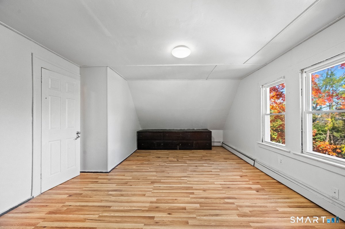 210 Maple Street photo 28