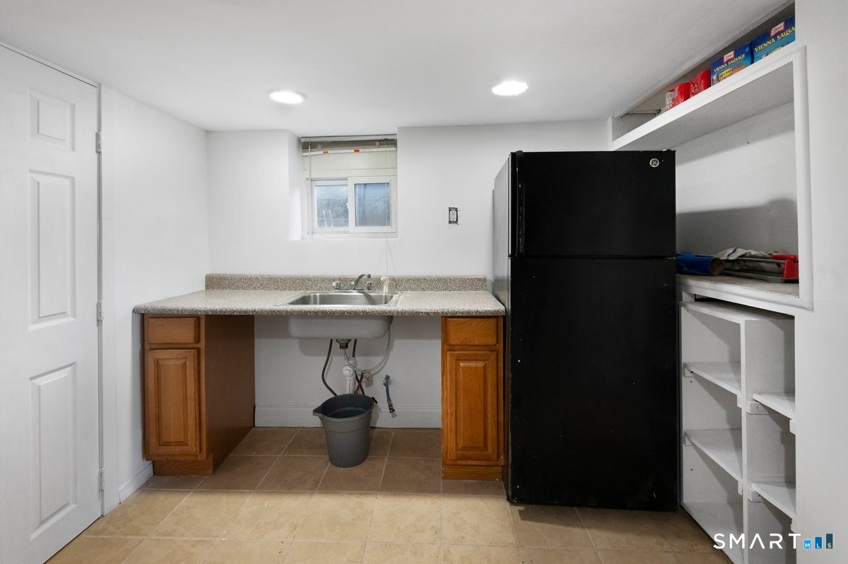 210 Maple Street photo 32
