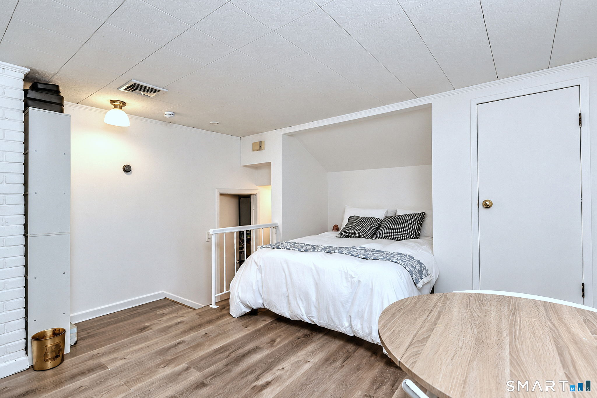109 Saint Charles Avenue — photo 32