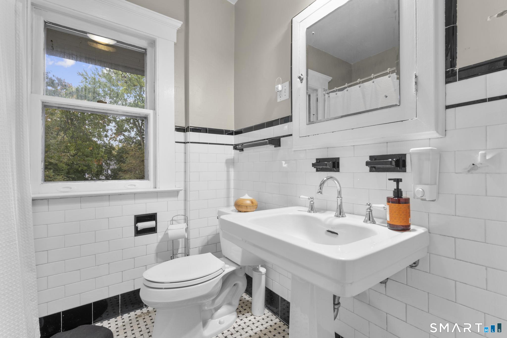 147 Alden Avenue photo 31