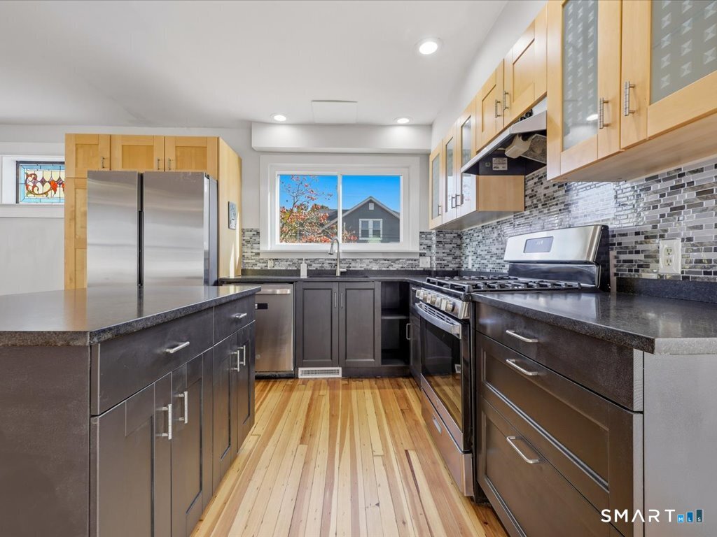 41 Florence Avenue photo 10