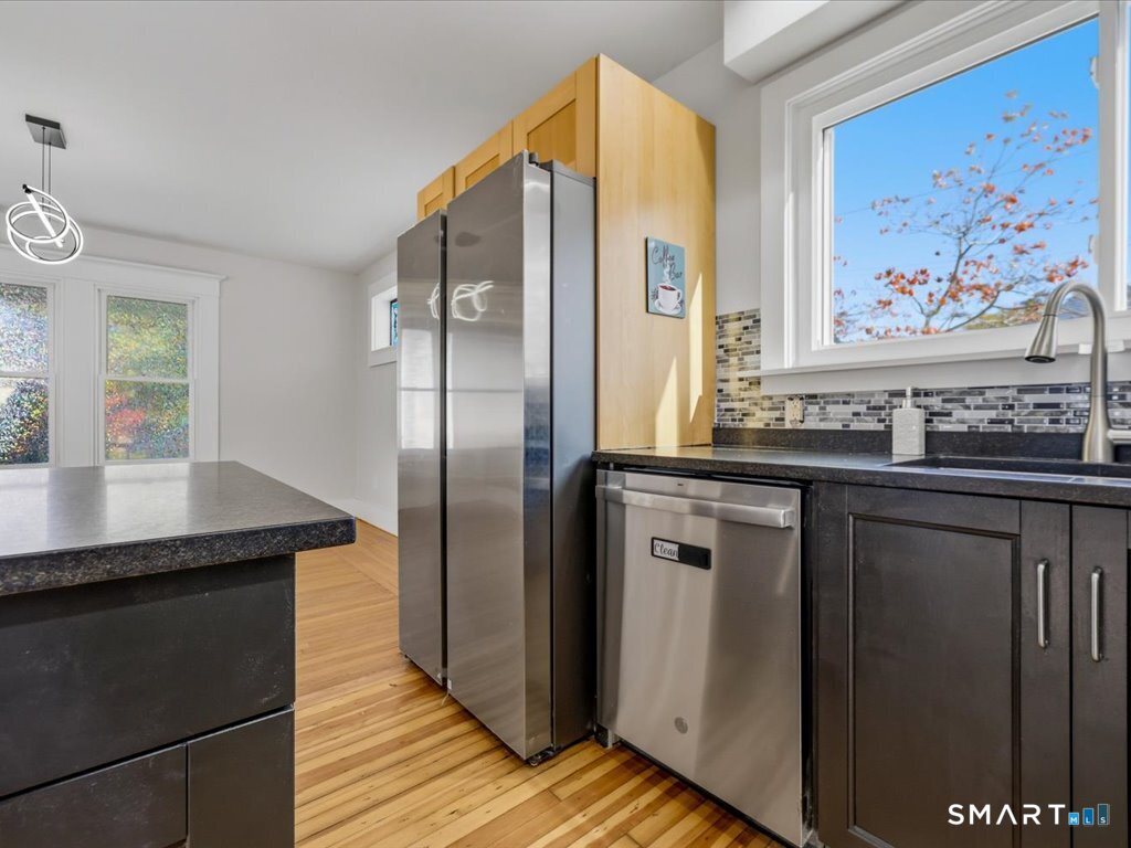 41 Florence Avenue photo 11