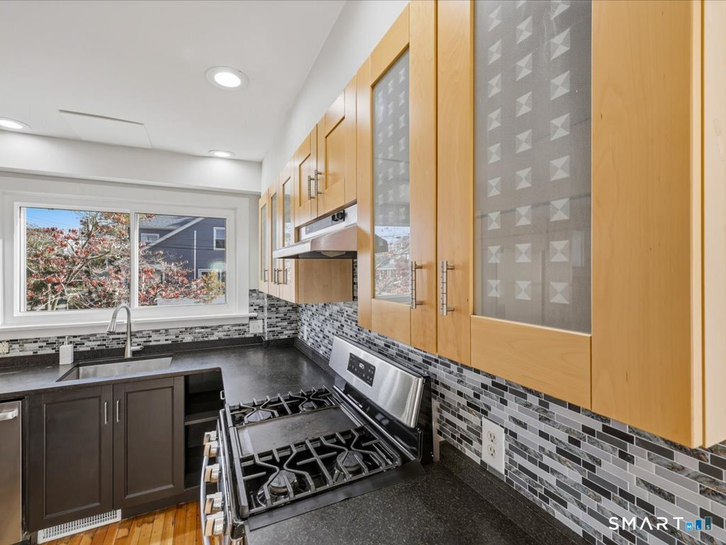 41 Florence Avenue photo 13