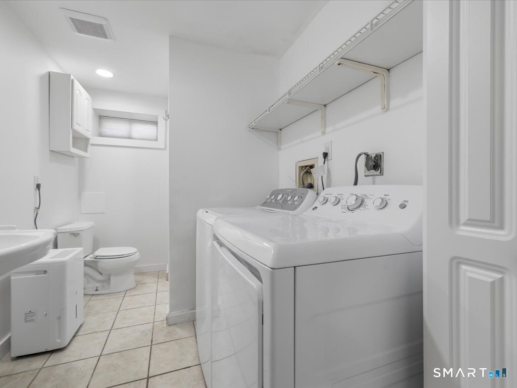 41 Florence Avenue photo 19
