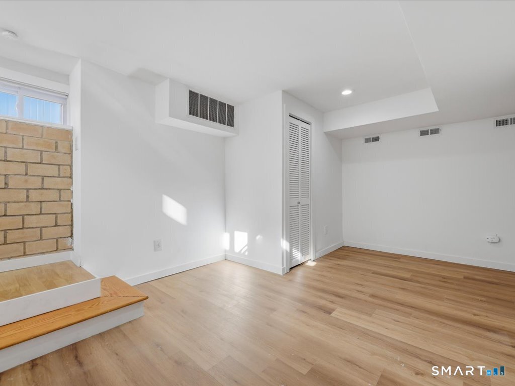 41 Florence Avenue photo 20