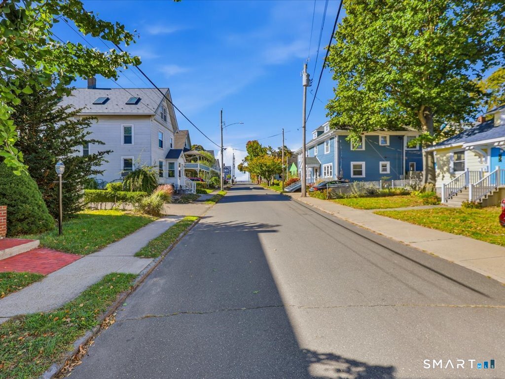 41 Florence Avenue photo 31