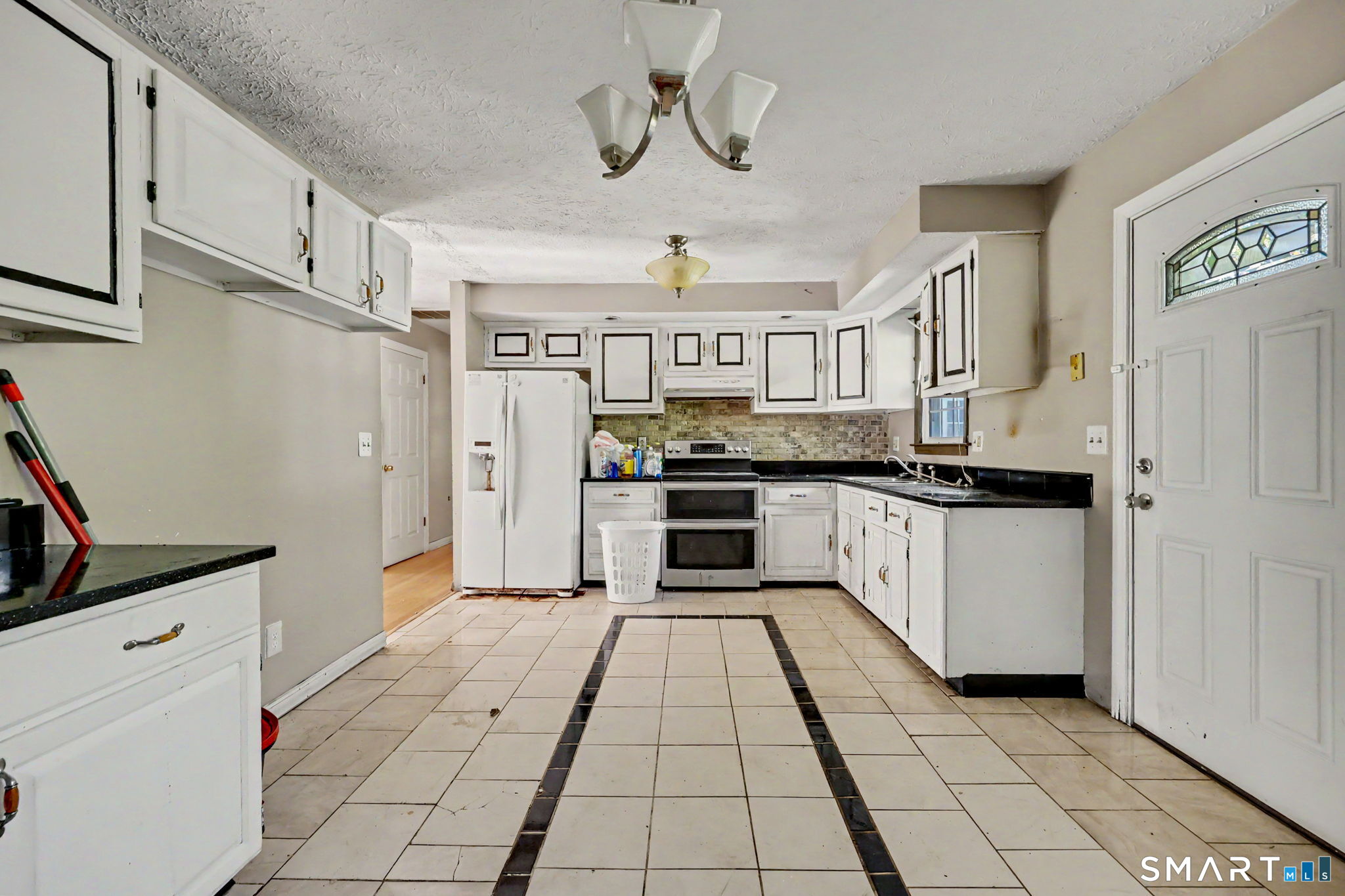 2 Davis Road photo 11
