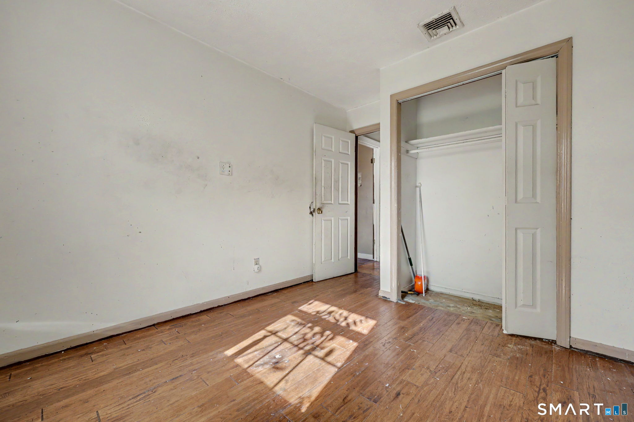 2 Davis Road photo 23
