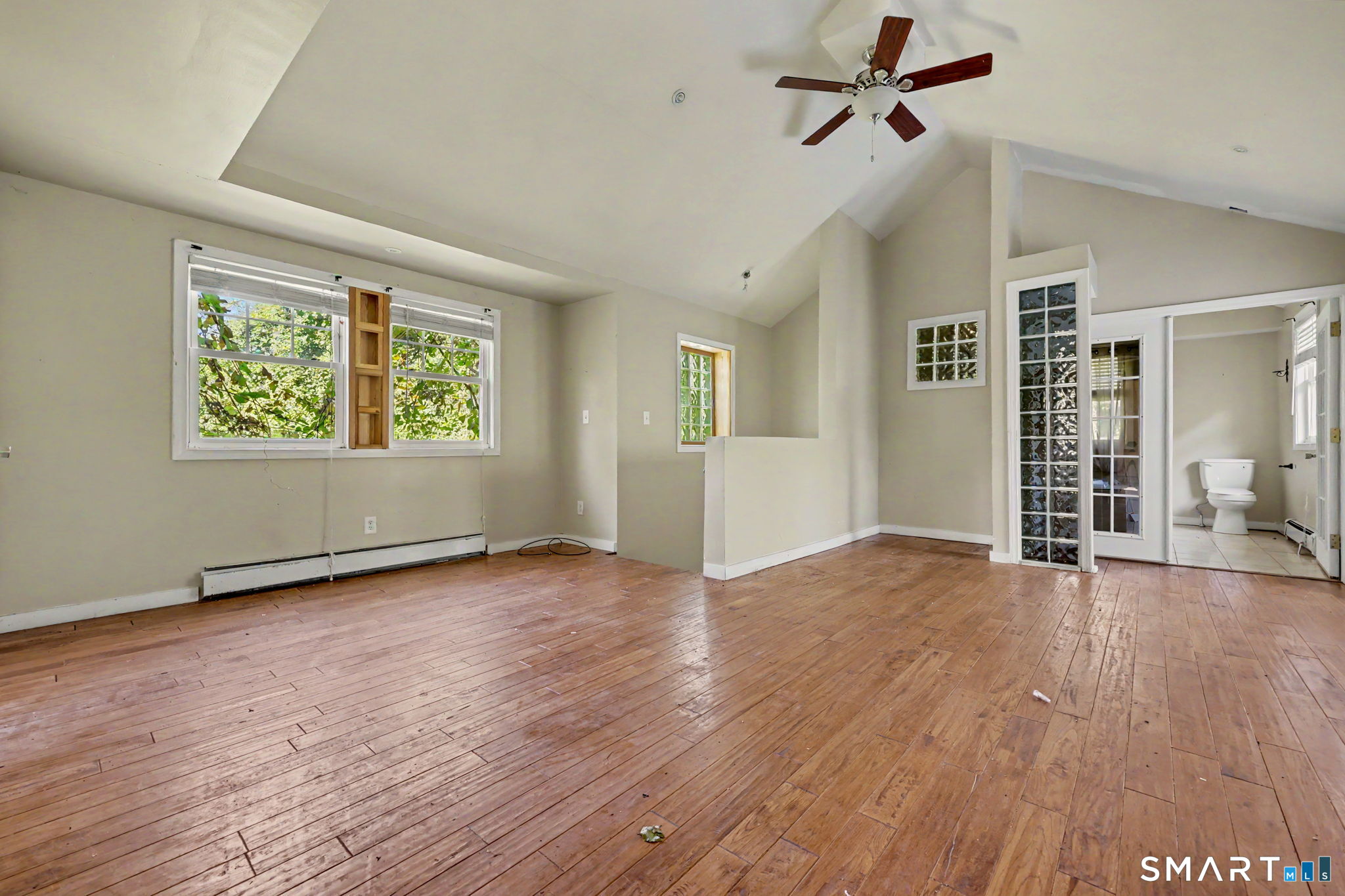 2 Davis Road photo 16