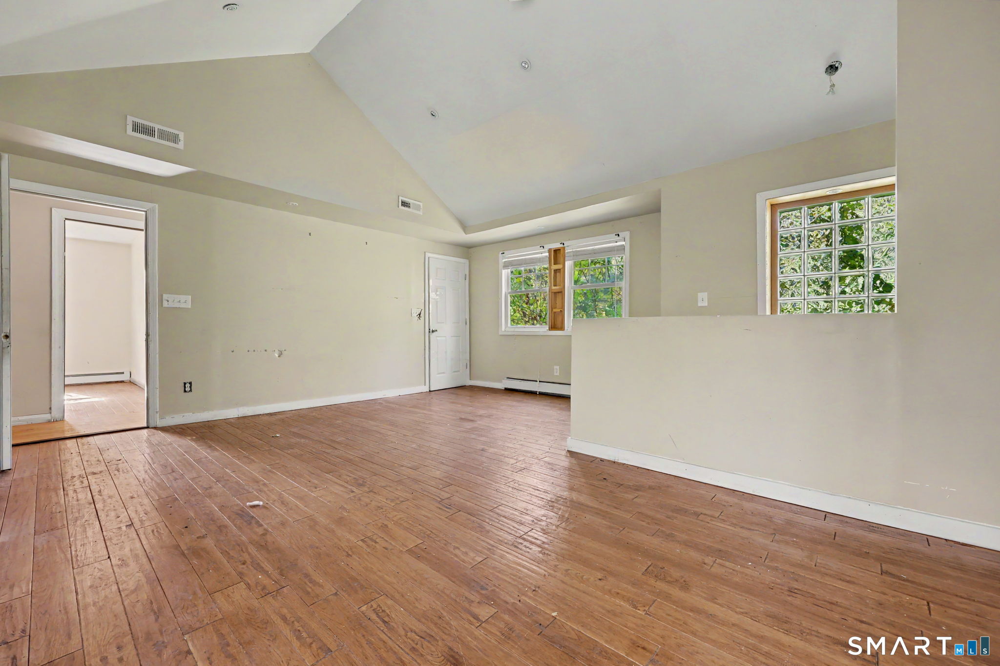 2 Davis Road photo 17