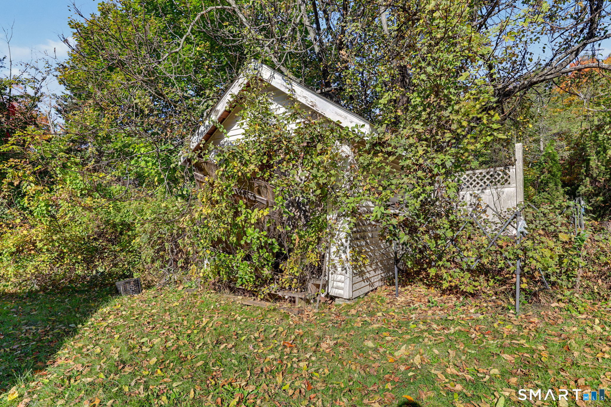 2 Davis Road photo 34