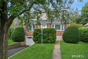 32 Hollow Wood Lane