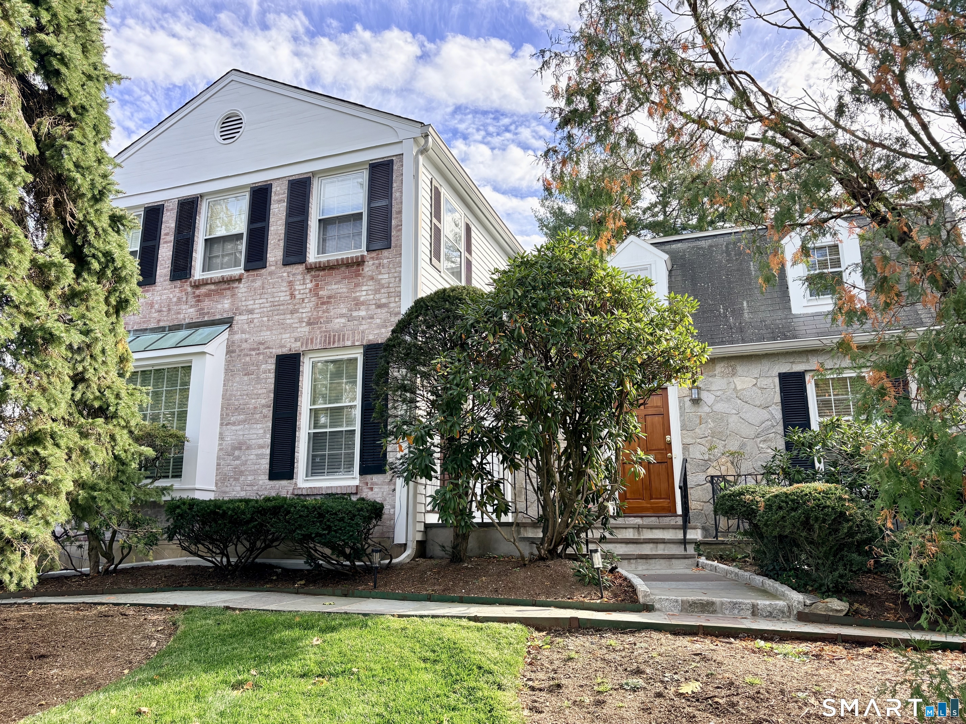 32 Bank Street, New Canaan, Connecticut photo 1